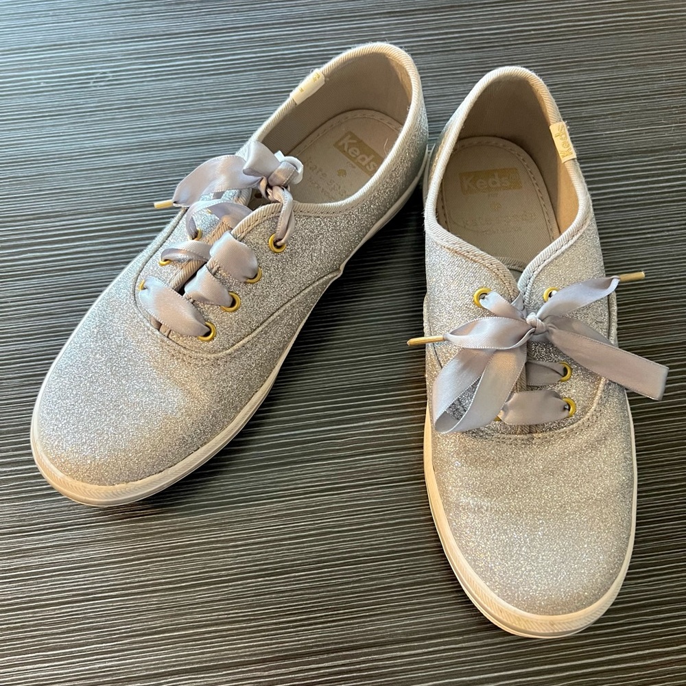 Girls (kids) Keds Kate Spade Silver Sparkle Fashion Sneakers Size 3, worn once